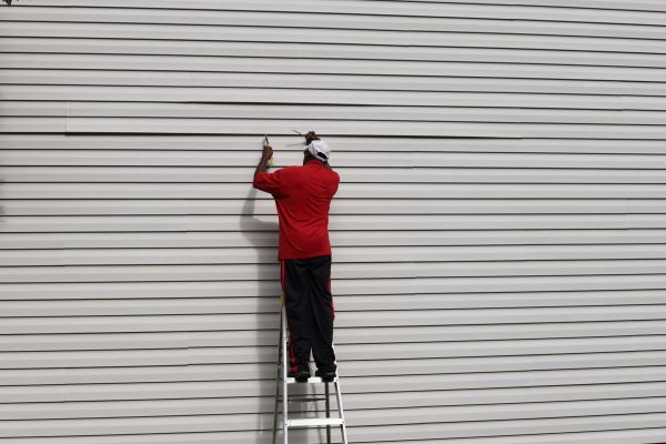 Cost of Siding Reattachment in Springfield